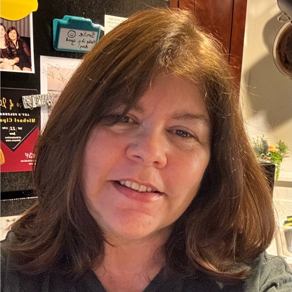 Meet your Posher, Lauren - Picture 2 of 5